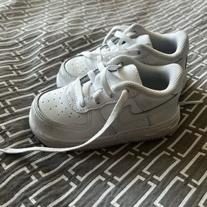 Nike Force 1 LV8 2 in white